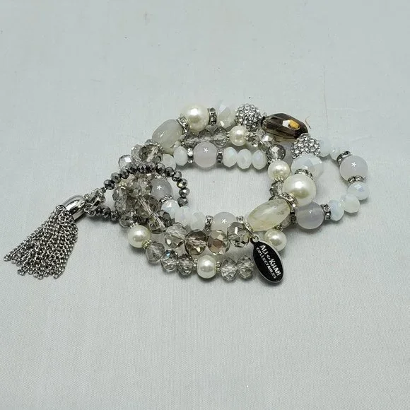 ALI KHAN glass beaded bracelet with rhinestone & pearl with tassel and gift box - Picture 3 of 7